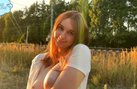 Незнакомка дрочит парню член